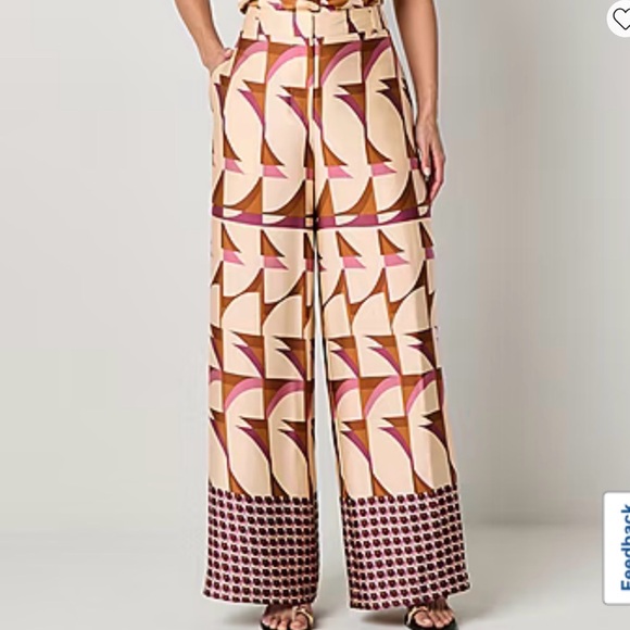 Stylish Wide-Leg Patterned Pants - Picture 3 of 3